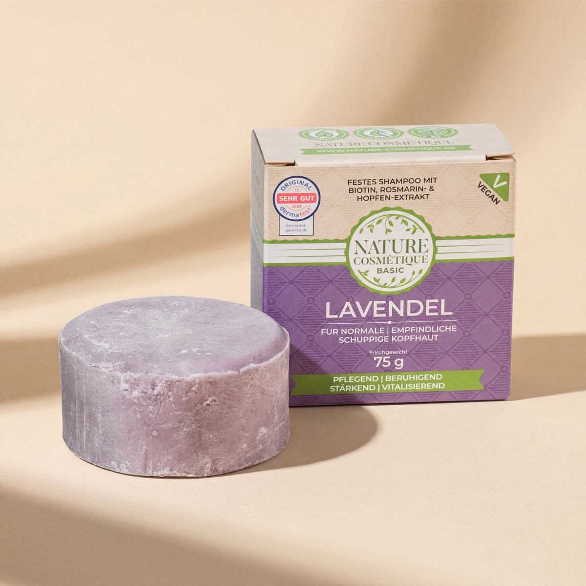 Nature Cosmétique Festes Shampoo Lavendel ohne und mit Verpackung