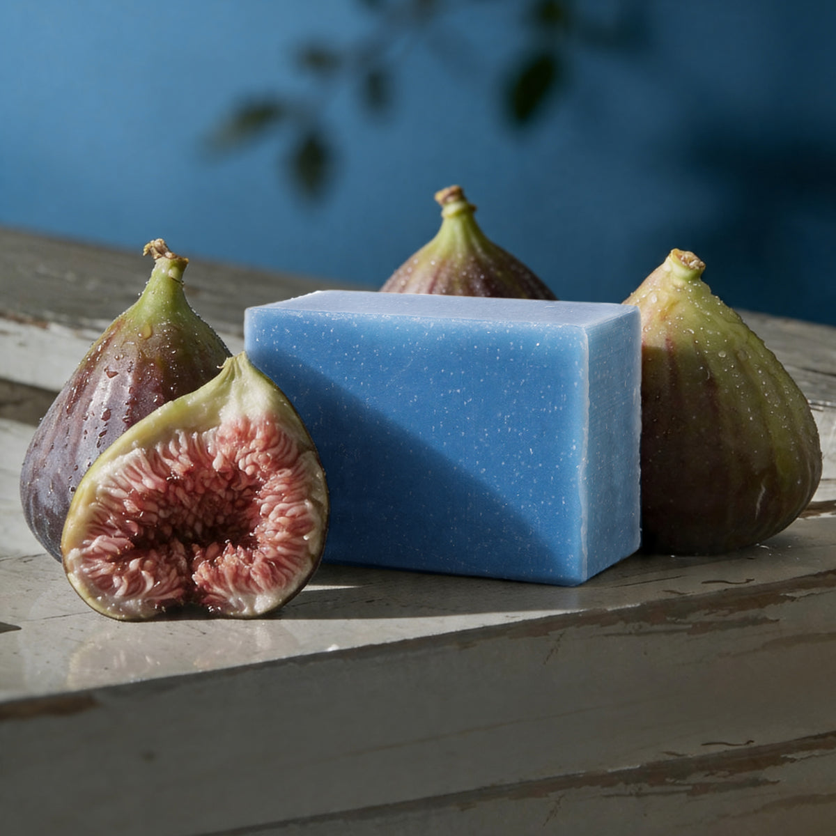 Nature Cosmétique Hand- und Körperseife Feige ohne Verpackung mit Feigen