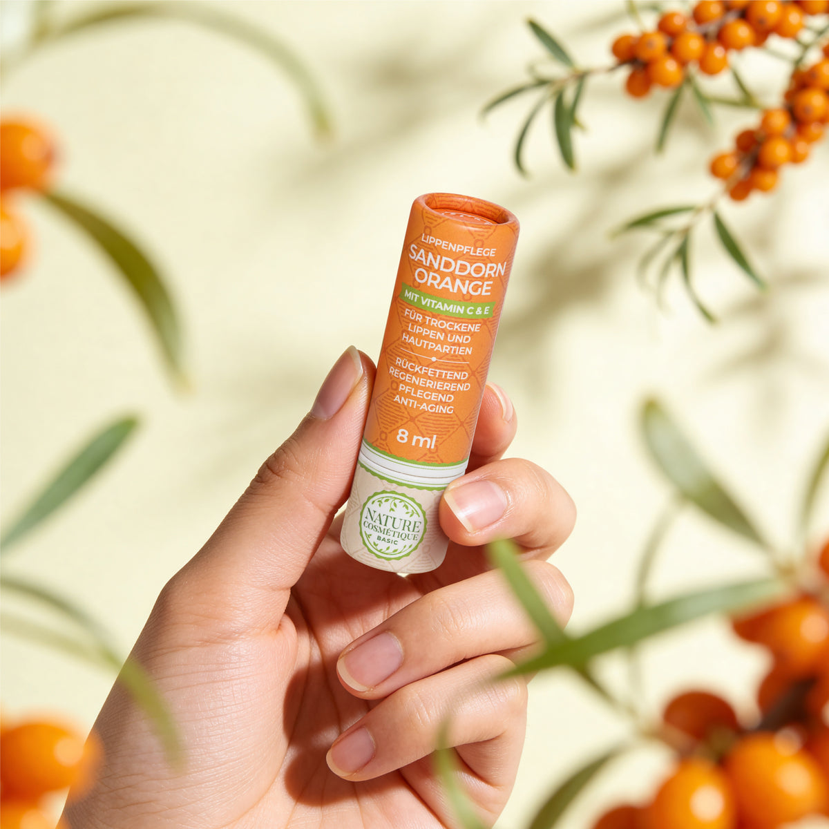 Nature Cosmétique Lippenpflege Sanddorn Orange in Hand