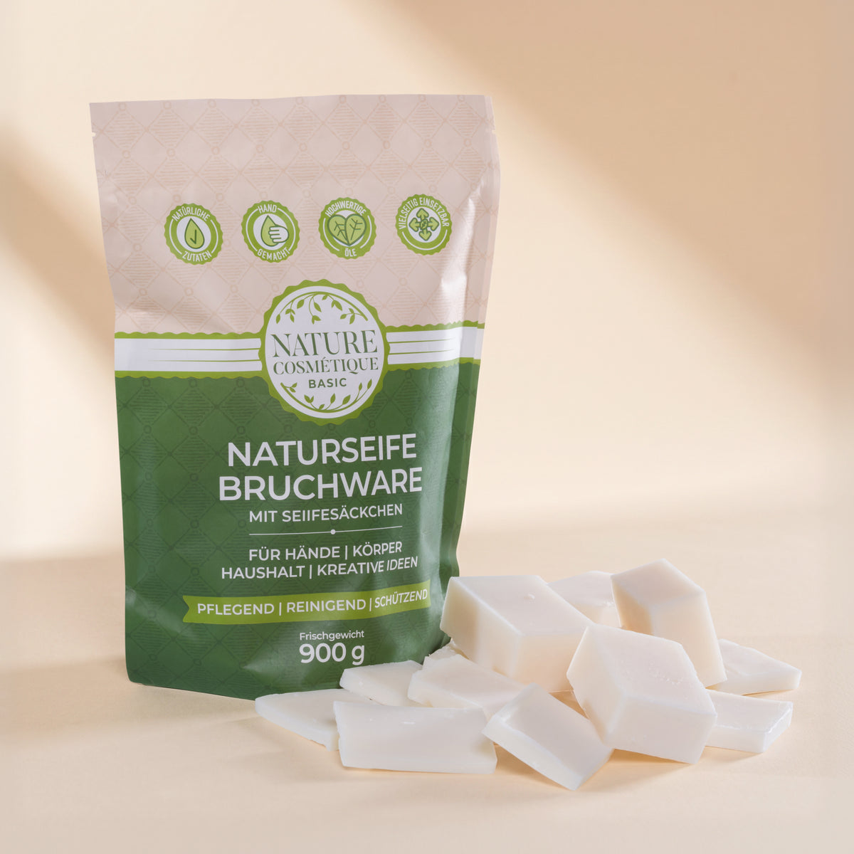 Nature Cosmétique BIO Bruchseife Shea Vorderseite und Seifenstückchen