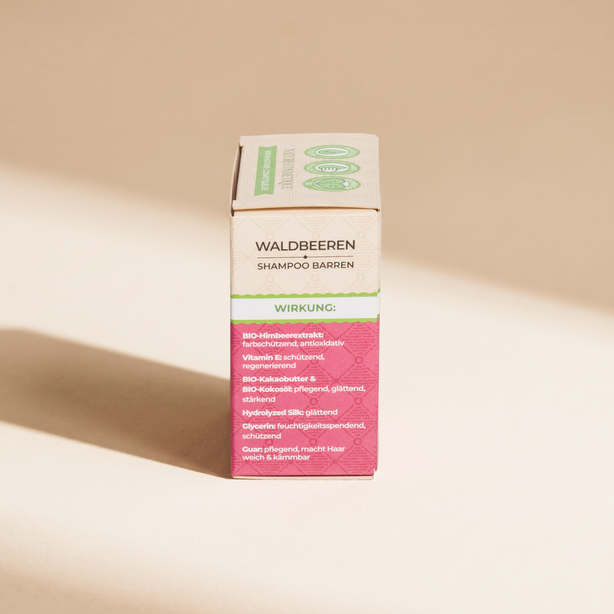 Nature Cosmétique Festes Shampoo Waldbeeren Seitenansicht