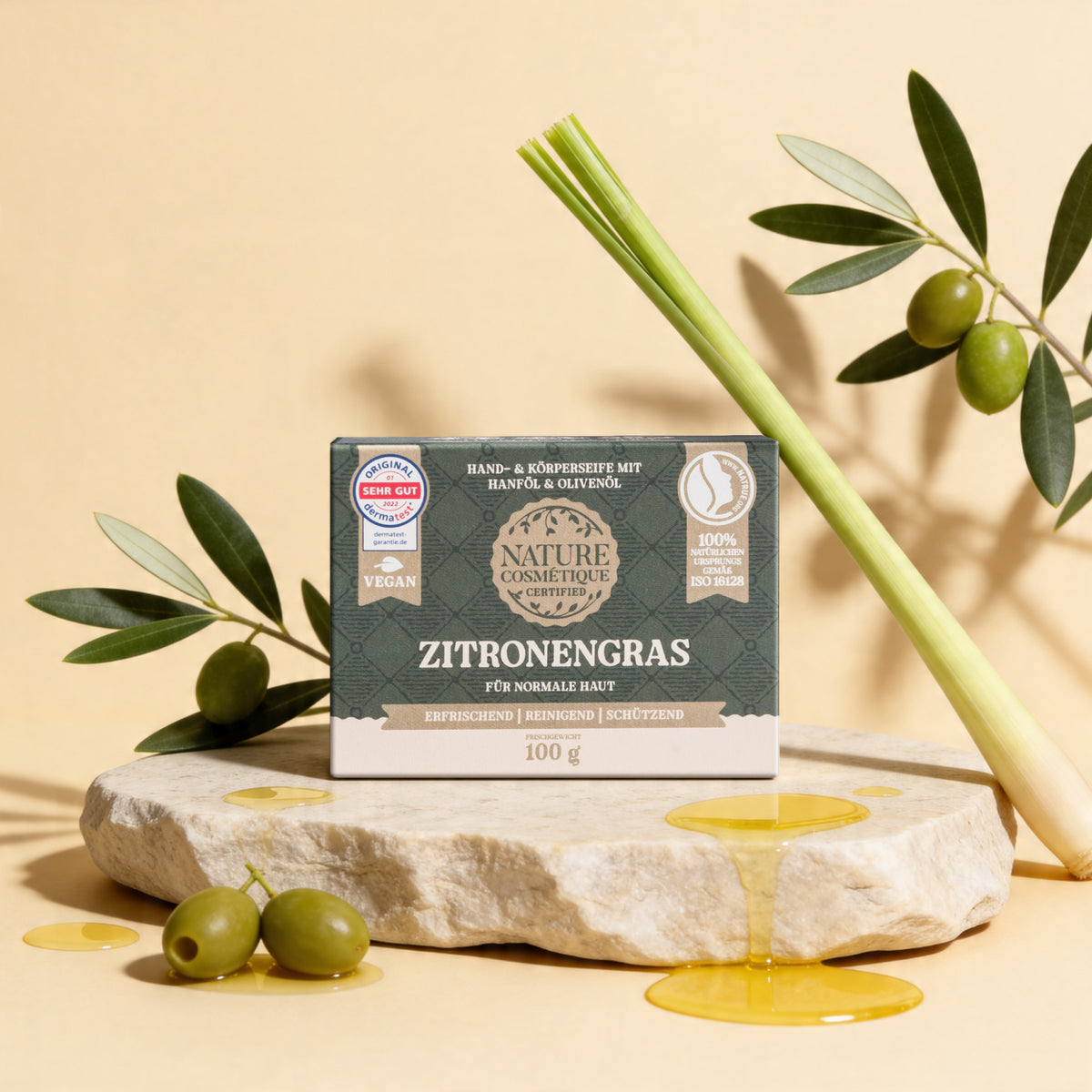 Nature Cosmétique Hand- und Körperseife Zitronengras mit Zitronengras und Olivenpflanze auf Stein