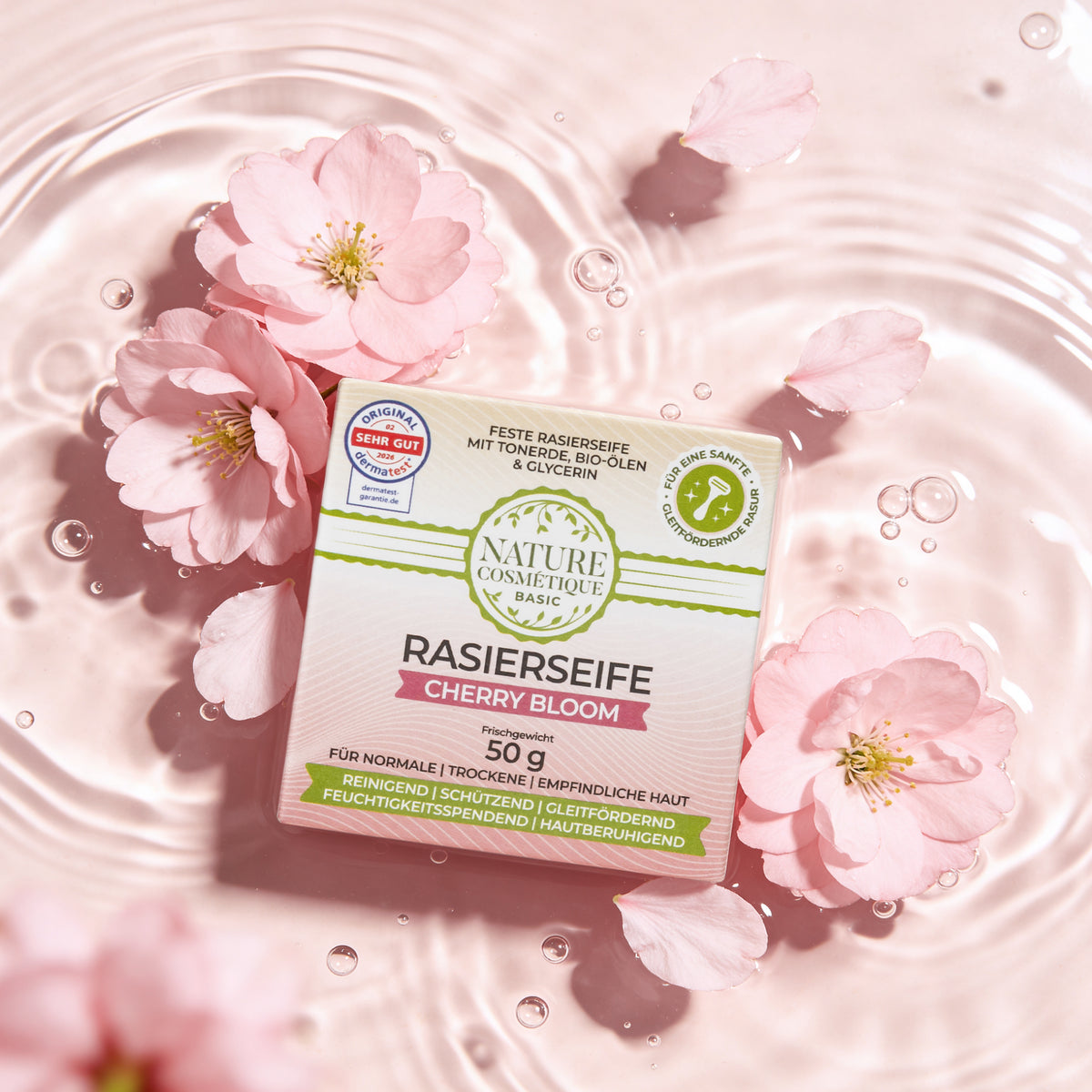 Nature Cosmétique Rasierseife Cherry Bloom in Wasser mit Blumen