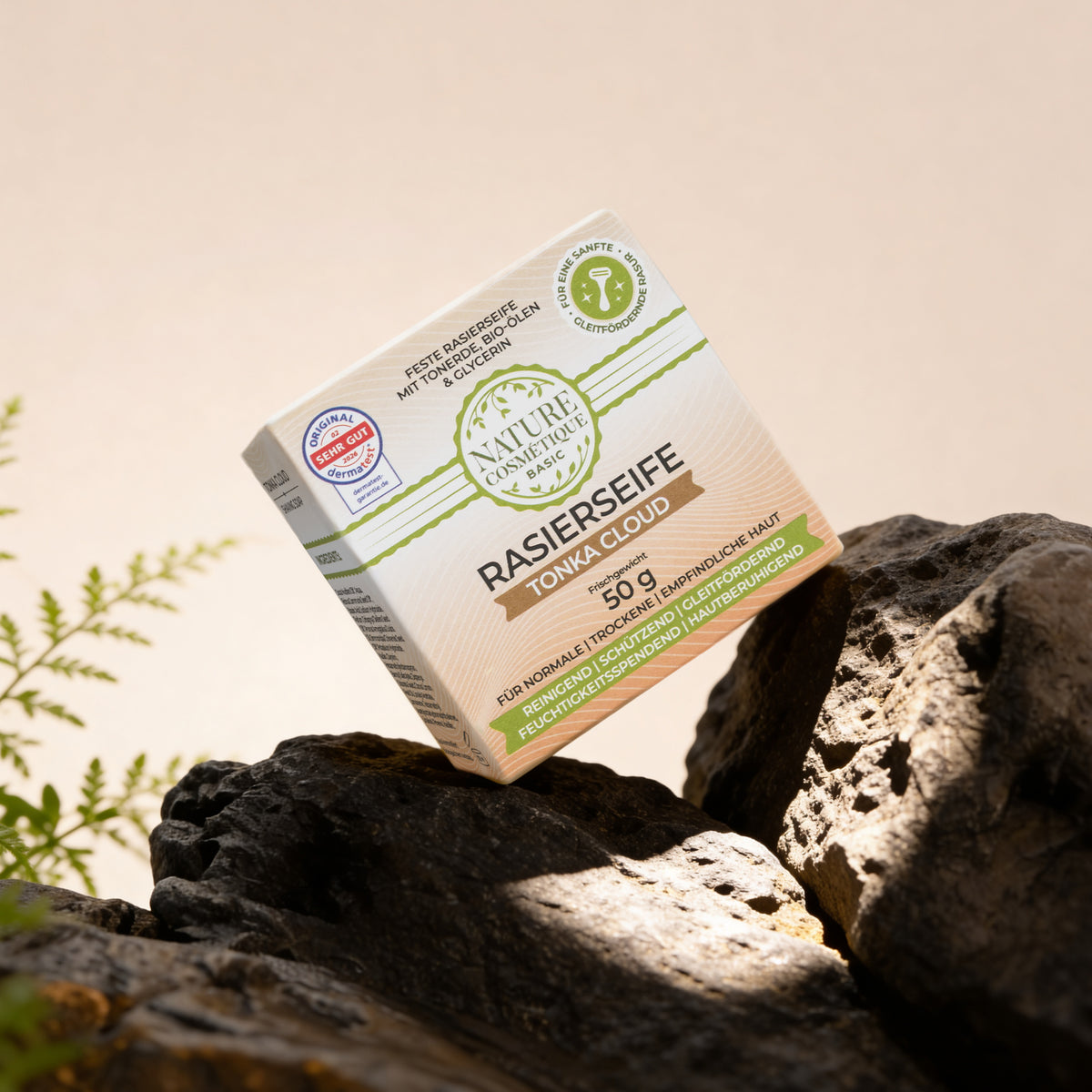 Nature Cosmétique Rasierseife Tonka Cloud auf Steinen